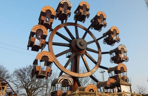 AMC Flamingo Land Caravan, Motorhome & Campervan Hire - Foto 18