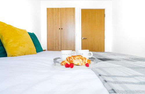 2BR Flat Near City Centre with Free Parking - Foto 32