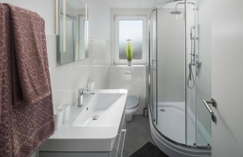 2 Bedroom Lovely Apartment In Nova Vas - Foto 22