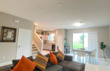 Modern Tropical Family Retreat near Legoland, Disney, Universal and Bok Towers - Foto 1