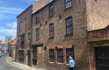 The Old Bakehouse, central historical Beverley - Photo 1