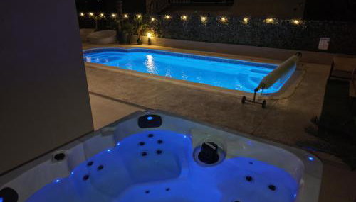 Sunluxvilla 4BR Heated Pool Jacuzzi Sauna - self check in - Photo 2