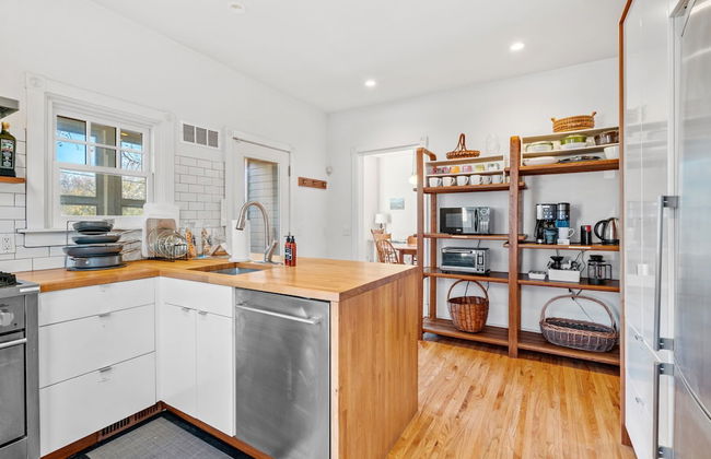 Maple Manor - Photo 9