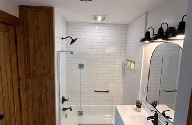 Secluded with Hot tub, Pool table, Arcade, Fishing andTheater Room - Photo 36