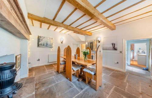 Luxury Country Escape with Hot Tub perfect for Friends and Families - Photo 3