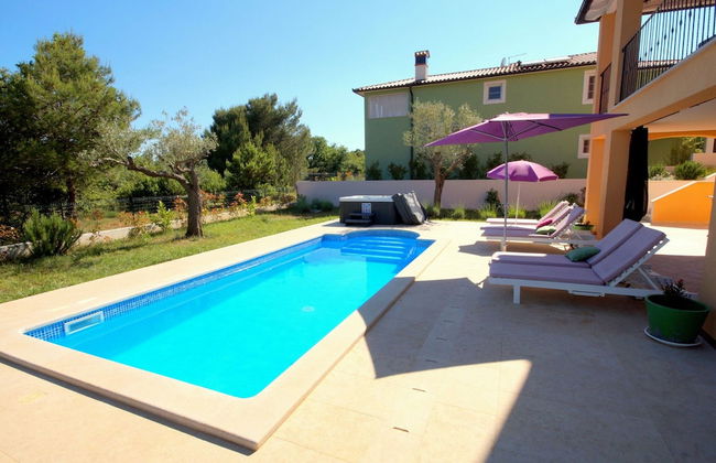 Villa in Rakalj Near Beaches With Pool - Foto 28