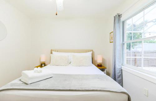 Salty Tide Getaway - Nightlife, Pool, Play, Beach - Foto 13