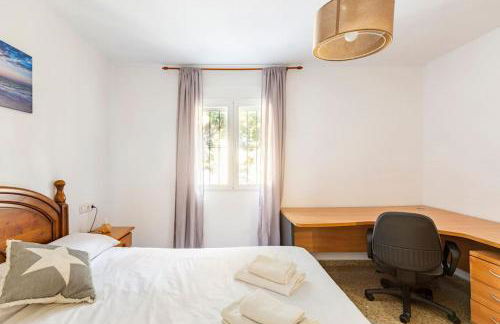 Amplio piso con 4 habitaciones para disfrutar de Málaga con parking gratuito - Photo 41