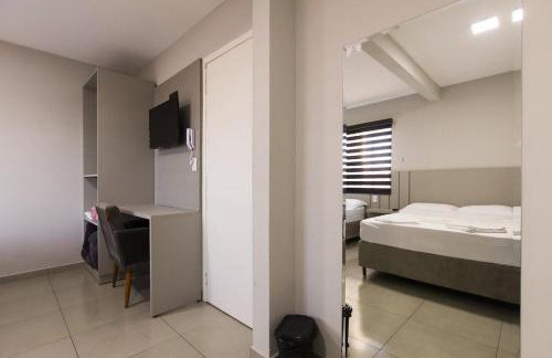 Lou Suítes - Suíte 9 com 2 camas de casal - total confort - Foto 3