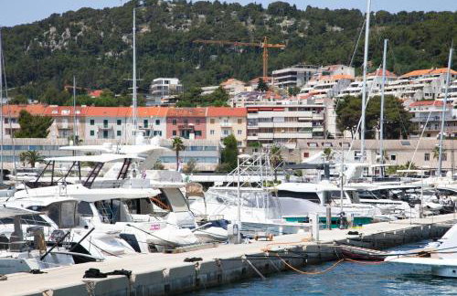 ANGEL BY THE SEA LUXE Apartment - Photo 45