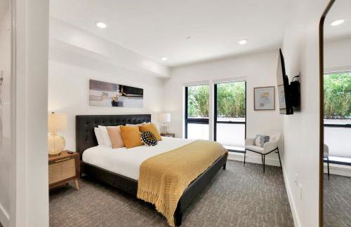 Elevator-King Bed-Walk Downtown-Free Garage Parking-Laundry - Foto 50