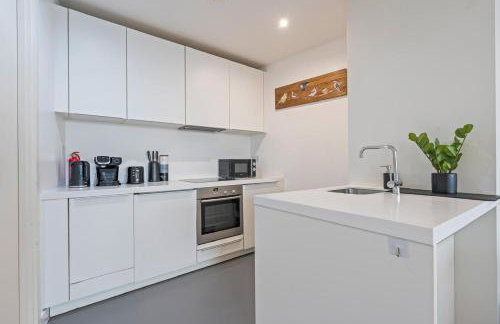 High-Rise Luxury 2-Beds and 2-Baths - Central - Relocation, and Family Friendly - Foto 37