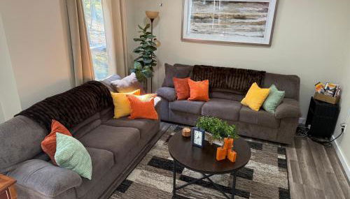 Spacious and tranquil 5br house in charming East Stroudsburg w game room, pets allowed - Foto 2