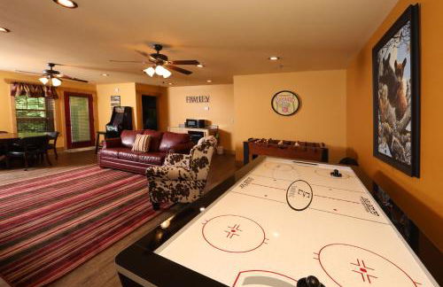 Splash Time Cinema - Six Bedroom Chalet - Photo 110