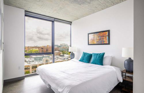 Freshly Minted 2BR - Elegance & Comfort in Central Chicago - Photo 28