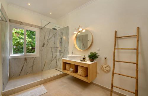 La Maisonette House in the Heart of Liapades Close to Rovinia Beach & Paleokastritsa - Foto 2