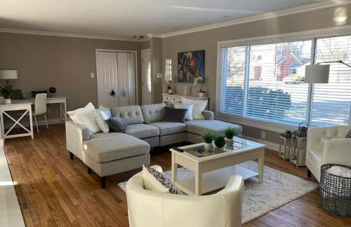 Elegant & spacious 32 Gem in Harper Woods - Foto 1