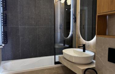 Family & Business Apartments PREMIUM No1 - 1 Bedroom with Private Jacuzzi, Balcony, Parking - Photo 14