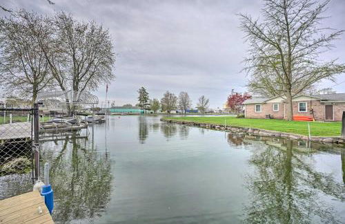 Waterfront Syracuse Home with Patio and Fire Pit! - Foto 26