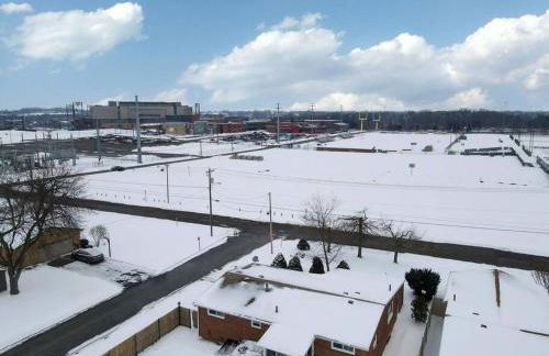 Steps to the HOF-Football Fans Dream Stay - Foto 17