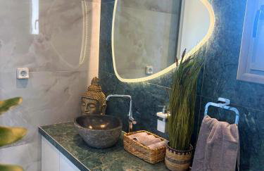 ARYVE Townhouse Rhodos mit Akropolis- und Meerblick sowie Jacuzzi und tollen Sonnenterrassen und Garten - Photo 37