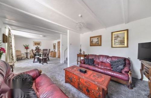 4 Bed-2 Bath-Bar-Pool Table-Library- Xmas venue - Photo 27