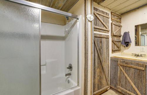 Pet-Friendly Purdy Home with Horse Stables and Trails! - Foto 17