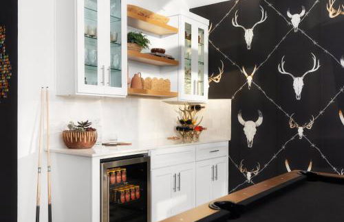 Heated Pool, Game Room, Outdoor Movies, Mins to Downtown, Sleeps 14 - Foto 20