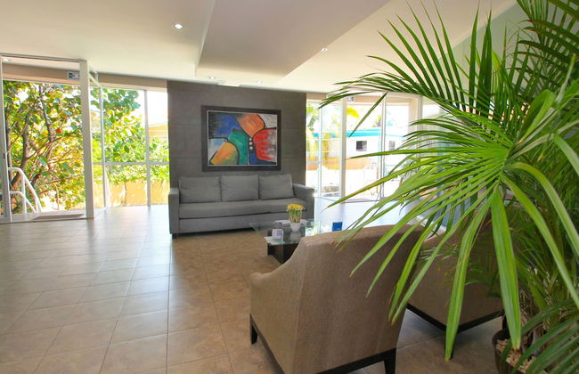 Riviera Towers 2BR & Pool - Foto 2