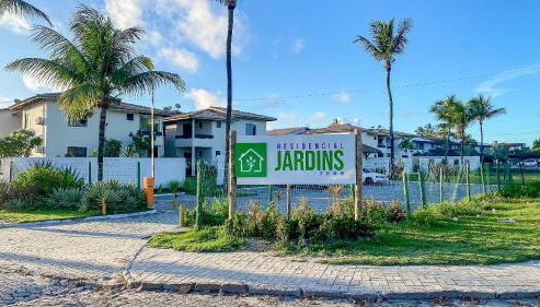 Aptos em condominio frente mar na praia de Taperapuã, atravessou a rua está na praia, aptos com 2 quartos com ar condicionado, internet privativa 300MBPS, 1 vaga de garagem, acomodam até 6 pessoas - Foto 5