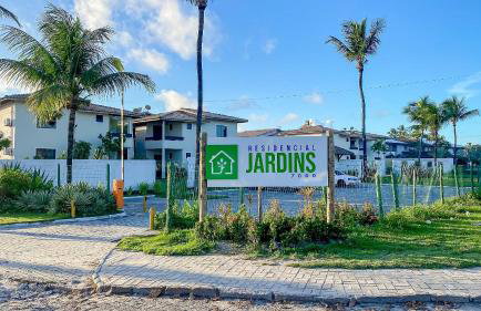 Aptos em condominio frente mar na praia de Taperapuã, atravessou a rua está na praia, aptos com 2 quartos com ar condicionado, internet privativa 300MBPS, 1 vaga de garagem, acomodam até 6 pessoas - Foto 5
