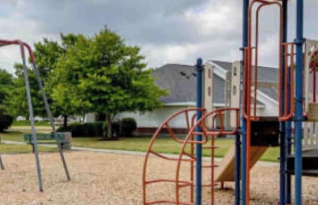 Spacious 4BR Home With Pool in Indianapolis - Foto 6