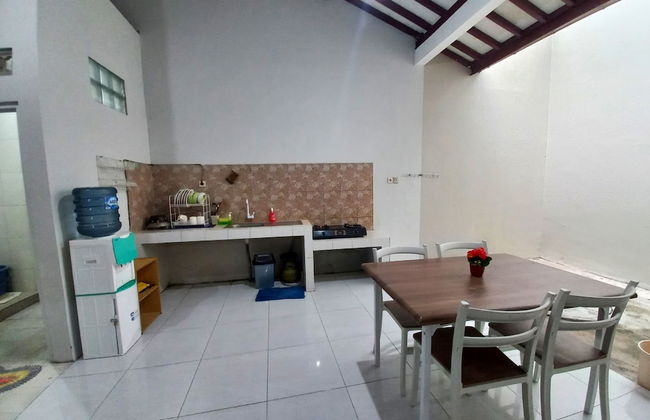 Homestay Syariah Dekat Monjali dan JCM by Simply Homy - Foto 5