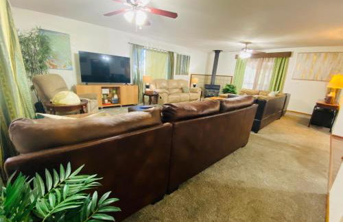 Family friendly, 3 bedroom house, with king bed for up to 15 - BBQ - Internet - jet tub - Foto 5