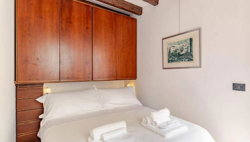 Murano Glass Residence - Photo 5, towels, wardrobe