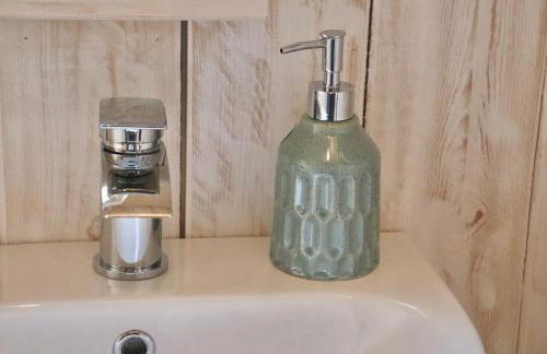 Robin Cabin with hot tub - Foto 15