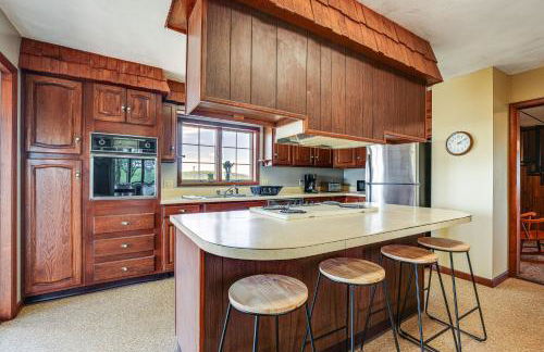 Wellsboro Farmhouse with Grill and Fire Pit! - Foto 3