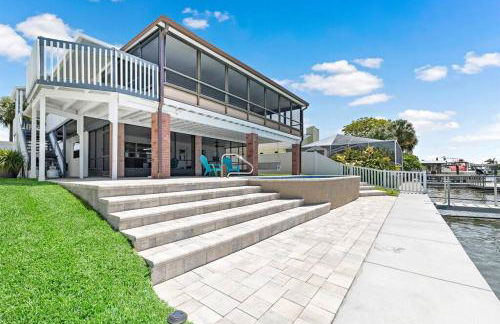 Waterfront home with pool and gameroom! - Foto 37