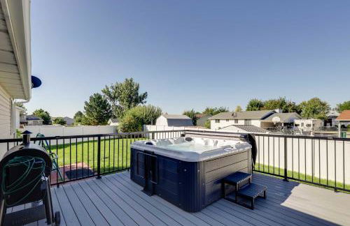 Family-Friendly Clearfield Home with Hot Tub! - Photo 2