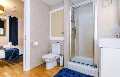 Stylish Penthouse, Free Parking, Pool Table, PS4 - Foto 5