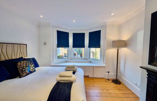 Stunning 4 Bedroom House in Old Windsor Perfect for Families & Groups - Foto 11