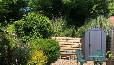 Knocker Cottage is a 3 bedroom made up of 1 double bedroom and 2 small double bedrooms in small village 10 min to beaches - Foto 4