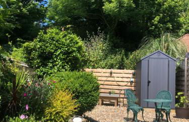 Knocker Cottage is a 3 bedroom made up of 1 double bedroom and 2 small double bedrooms in small village 10 min to beaches - Foto 4