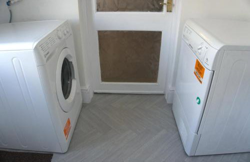 3BDR Town House in the Heart of Holyhead - Free Onsite Parking - Foto 24