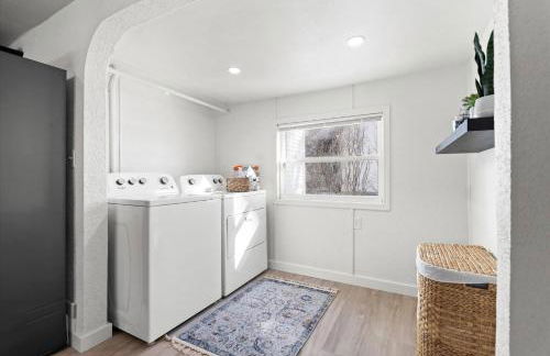 Luxury Lakeview Stay | Main&Guest House, Sleeps 10 - Foto 57