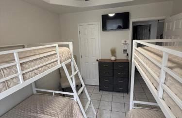 PEBBLES' BEACH HOUSE - Photo 15