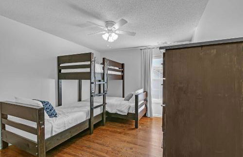 Modern 6BR Haven with Playroom, Gym & Deck! home - Photo 10