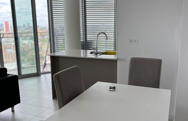 Delightfully Spacious Bright 2bedroom - Photo 24