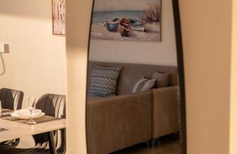 Sun and Sea Apartment - Beachfront, 2 Bedrooms with Sea View & Garden - Photo 12