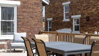 Deluxe 4-Bedroom w Huge Deck 3-Min to Downtown - Foto 3